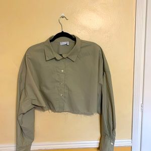 Green long sleeve crop top.